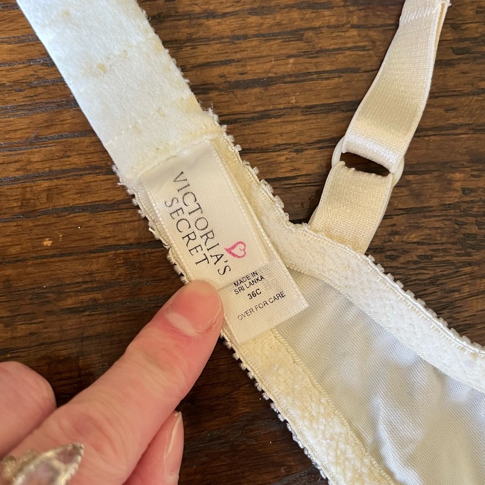 Vintage Victoria's Secret Lingerie Lace Bras - Picture 13 of 13